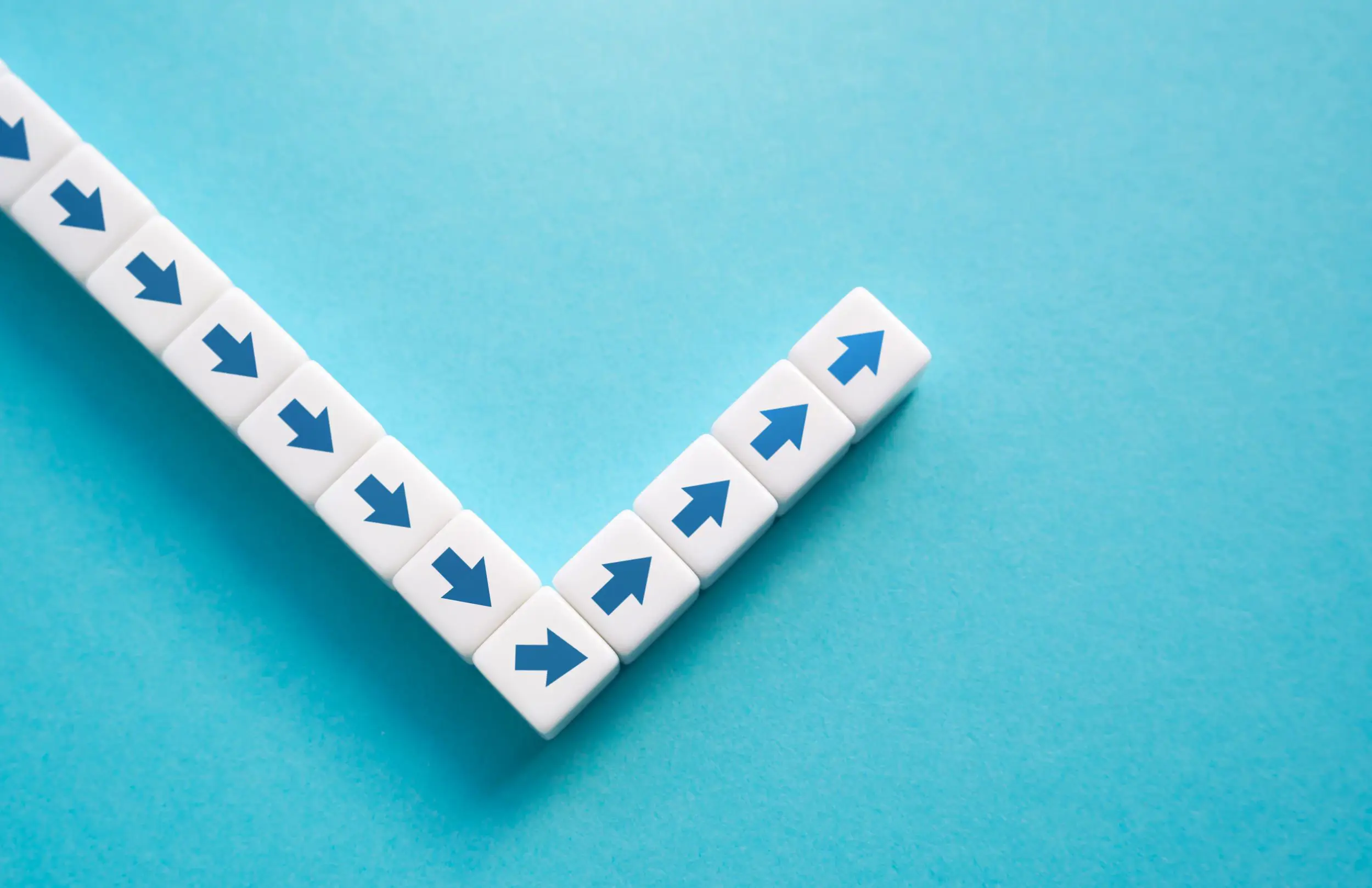 Blue arrows on white dice with a blue background